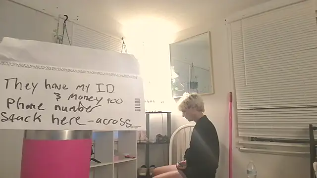 LexKitsune webcam show