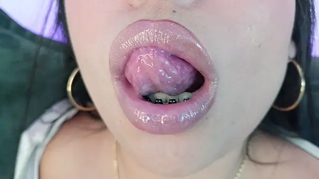 mia_roux1 即時 XXX 聊天