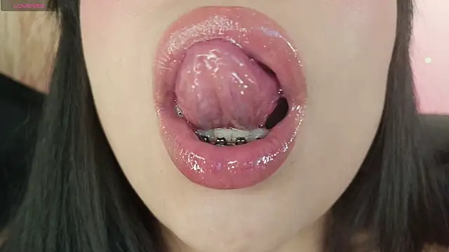 Chat +18 de mia_roux1 ao vivo
