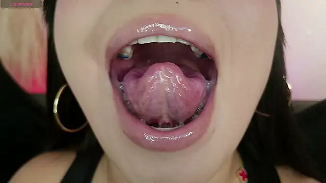 mia_roux1's Live XXX Chat