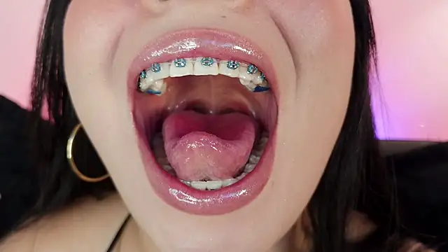 mia_roux1 élő XXX-chatje