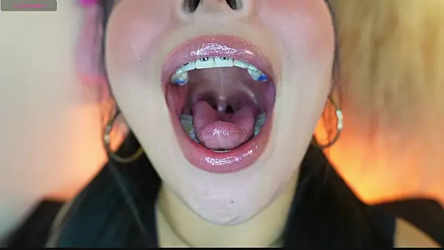 mia_roux1 élő XXX-chatje