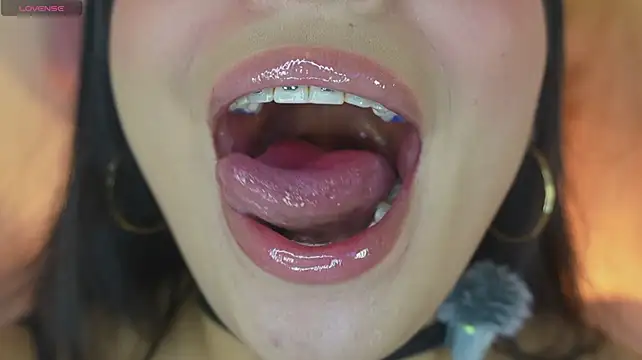 mia_roux1's Live XXX Chat