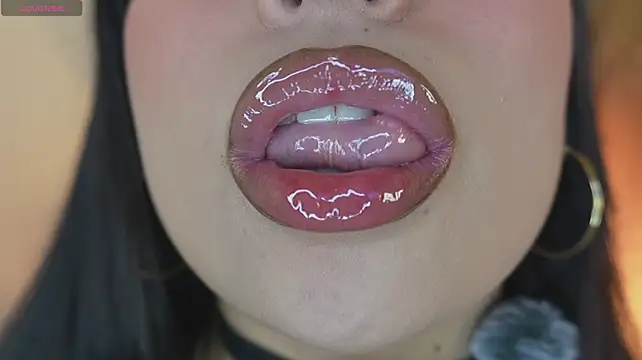 mia_roux1's Live XXX Chat