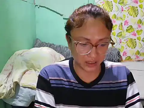 dazzlinglove44's Webcam Show