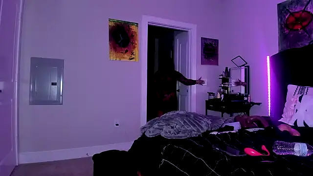 lovelyzylah's Webcam Show