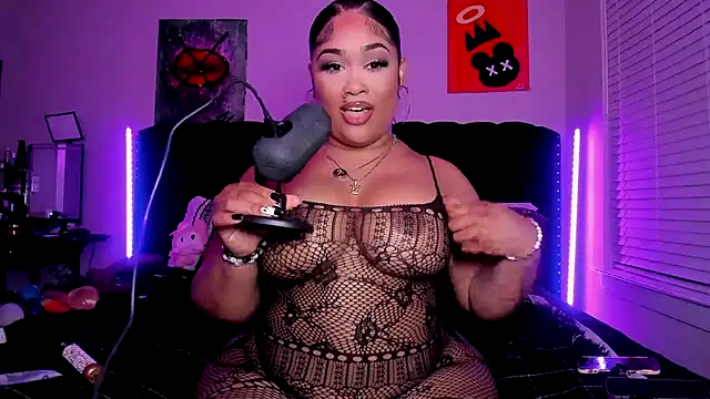lovelyzylah's Webcam Show