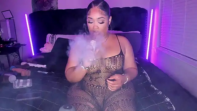 lovelyzylah's Webcam Show