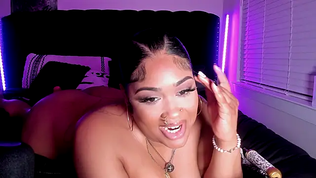 הופעת וובקאם של lovelyzylah