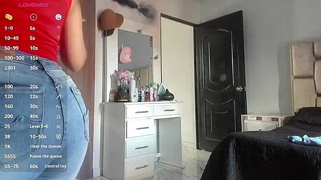 skinny_milky Show in webcam