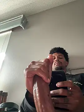 BigPrettyDick777 Show in webcam