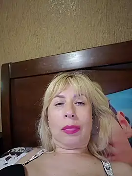 Show modela SelinaLovqx na web-kameri