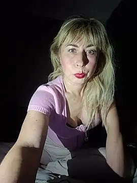 Show modela SelinaLovqx na web-kameri