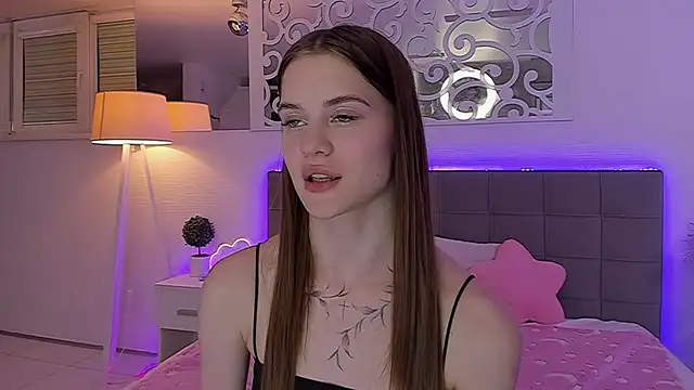 LuisaClover: απευθείας συνομιλία ΧΧΧ