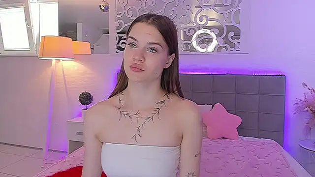 LuisaClover Chat XXX live