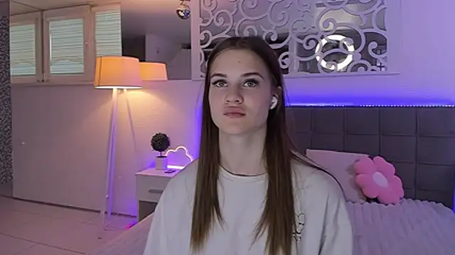 LuisaClover Adlı Modelin Canlı XXX Sohbeti