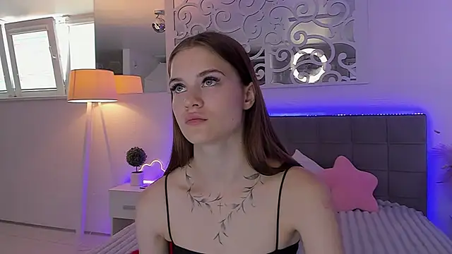 LuisaClover – Kamerová šou