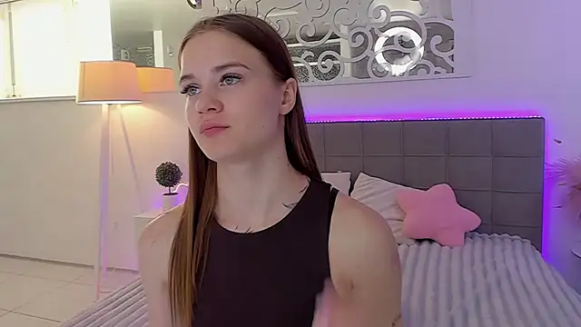 LuisaClover Adlı Modelin Canlı XXX Sohbeti