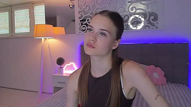 LuisaClover Chat XXX live