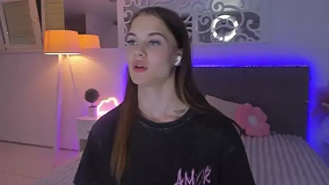 LuisaClover's Live XXX Chat