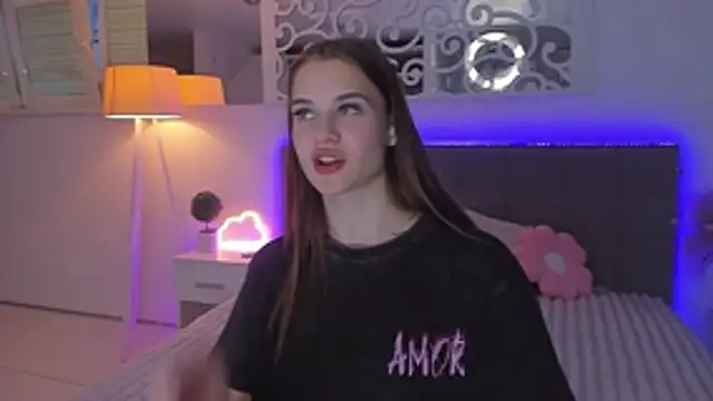 LuisaClover live XXX chat
