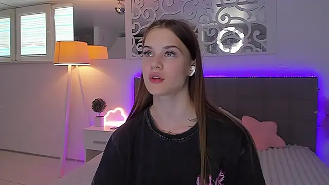 دردشة LuisaClover الجنسية المباشرة