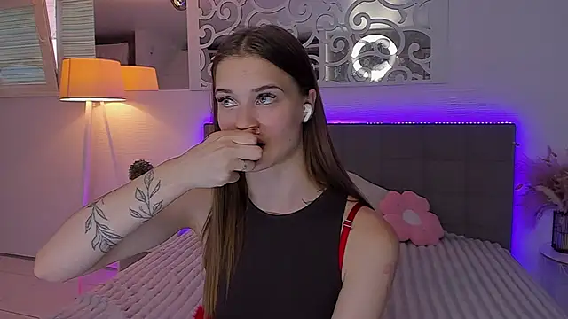 LuisaClover Adlı Modelin Canlı XXX Sohbeti