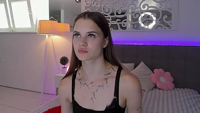 LuisaClover Chat XXX live