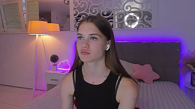LuisaClover élő XXX-chatje