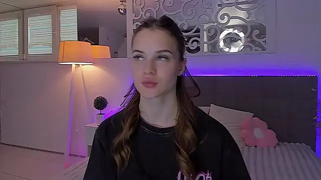 Chatroom XXX en direct de LuisaClover