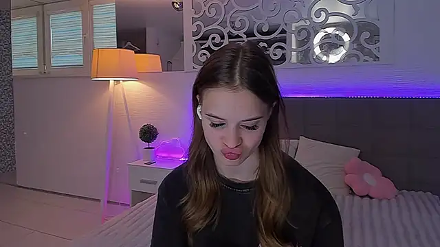 دردشة LuisaClover الجنسية المباشرة