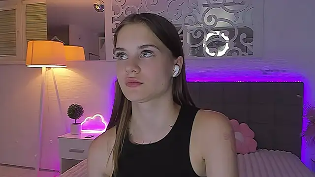 LuisaClover Chat XXX in diretta