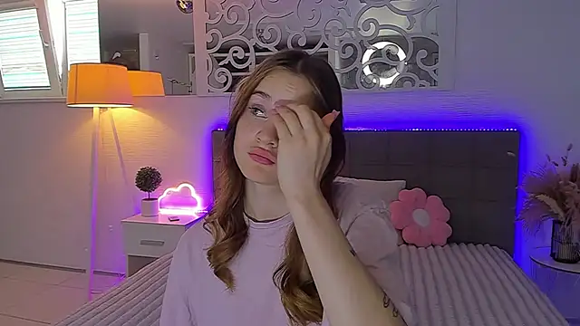 LuisaClover: онлайн-секс-чат