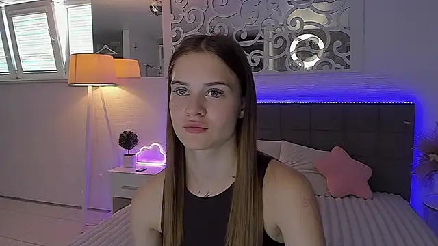 LuisaClover Adlı Modelin Canlı XXX Sohbeti