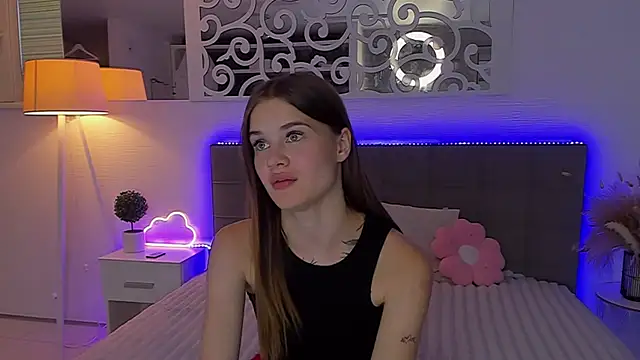 LuisaClover: απευθείας συνομιλία ΧΧΧ
