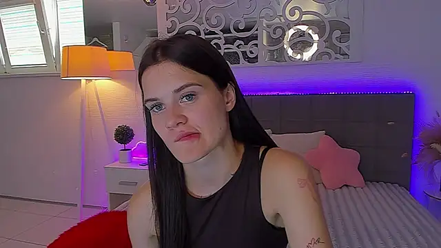 XXX chat uživo modela LuisaClover