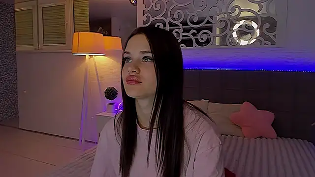 Онлайн чат XXX LuisaClover