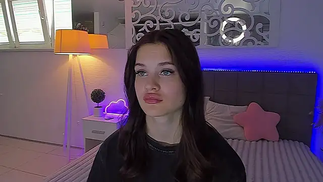 LuisaClover's Live XXX Chat