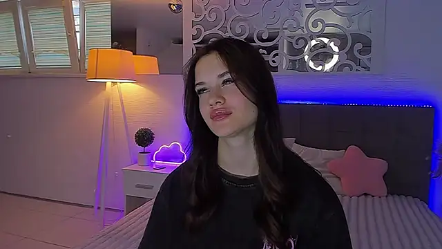 LuisaClover: онлайн-секс-чат