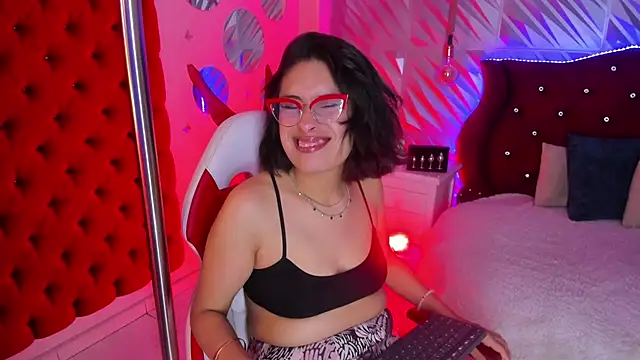 Chat +18 de Roxanne_Han ao vivo