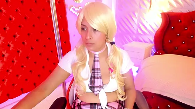 Roxanne_Han Show in webcam