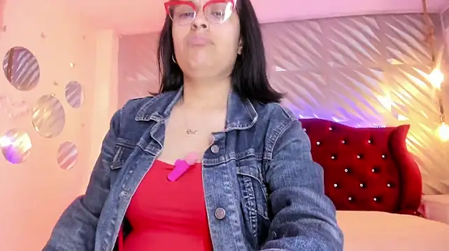 Roxanne_Han's Webcam Show