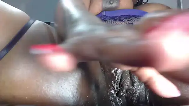 LaylaYummyxxx's Webcam Show