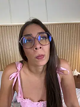 NahimiThompson's Live XXX Chat