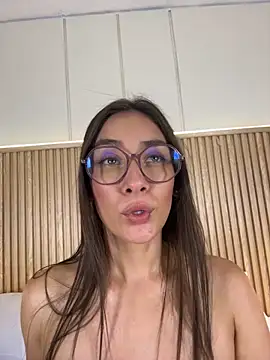 NahimiThompson's Live XXX Chat