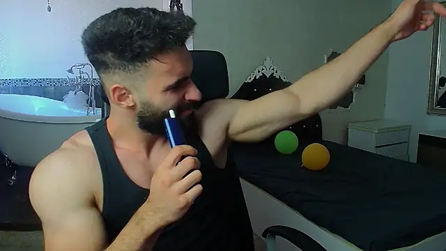 Pokazy przed kamerką – MicahLane