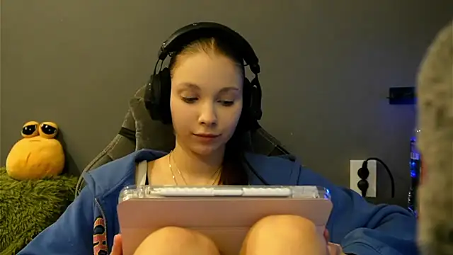 Softixq: διαδικτυακό σόου στην κάμερα