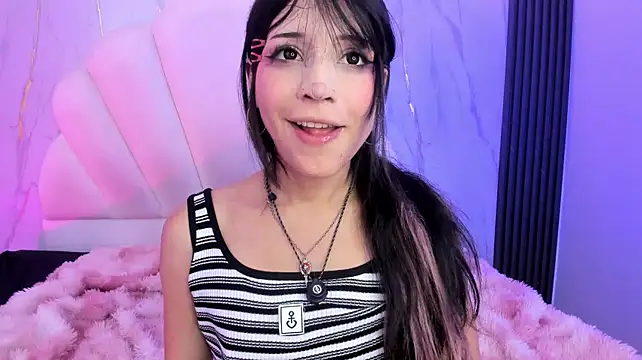 Show modela AliiceWonderland_ na web-kameri