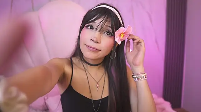 Show modela AliiceWonderland_ na web-kameri