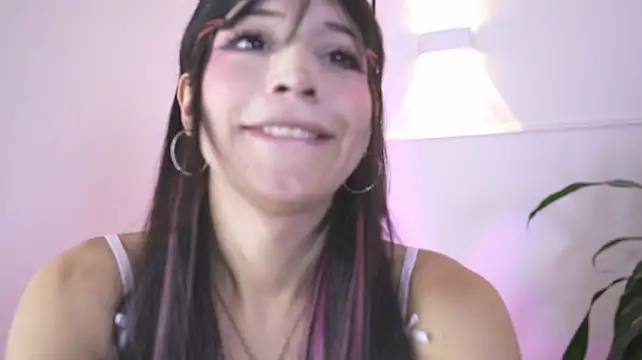 Show modela AliiceWonderland_ na web-kameri